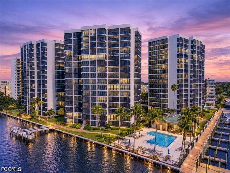 3 bedroom Condominium at 1910 Virginia Ave 202, Pointe Royale, Fort Myers — photo 1