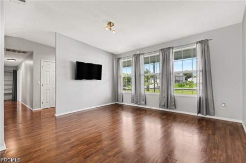 316 SW 19th Ter, Cape Coral FL - photo 10 of 38