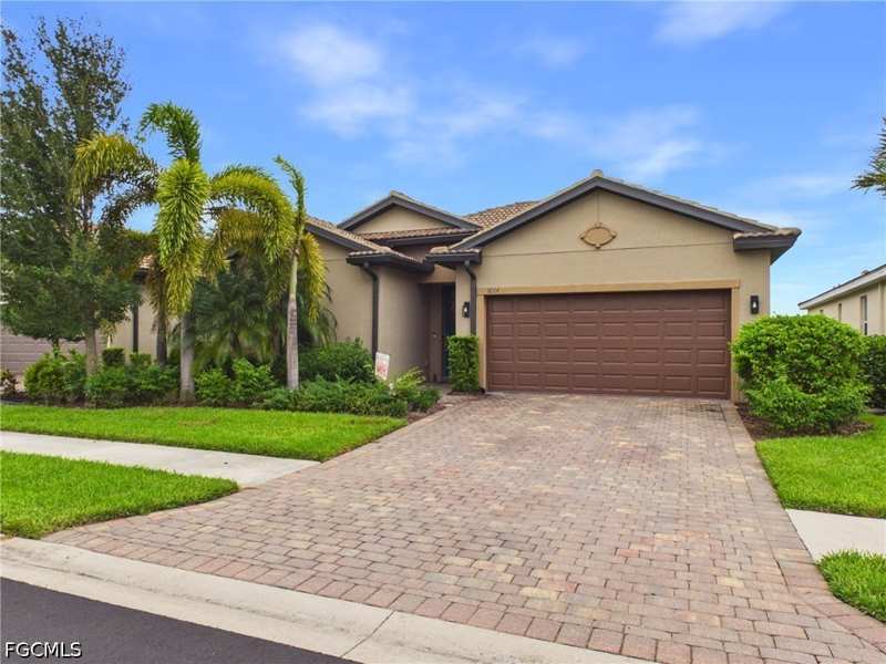3 bedroom SingleFamilyResidence at 16104 Palmetto Prairie Dr, Hampton Lakes, Alva — photo 1