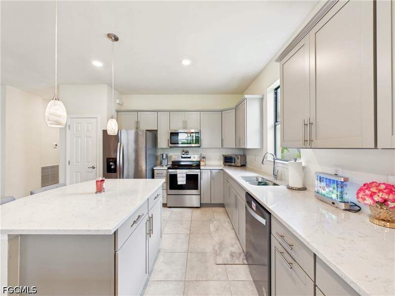 3 bedroom SingleFamilyResidence at 16104 Palmetto Prairie Dr, Hampton Lakes, Alva — photo 5
