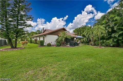 13233 Tall Pine Cir, Fort Myers FL - photo 7 of 35