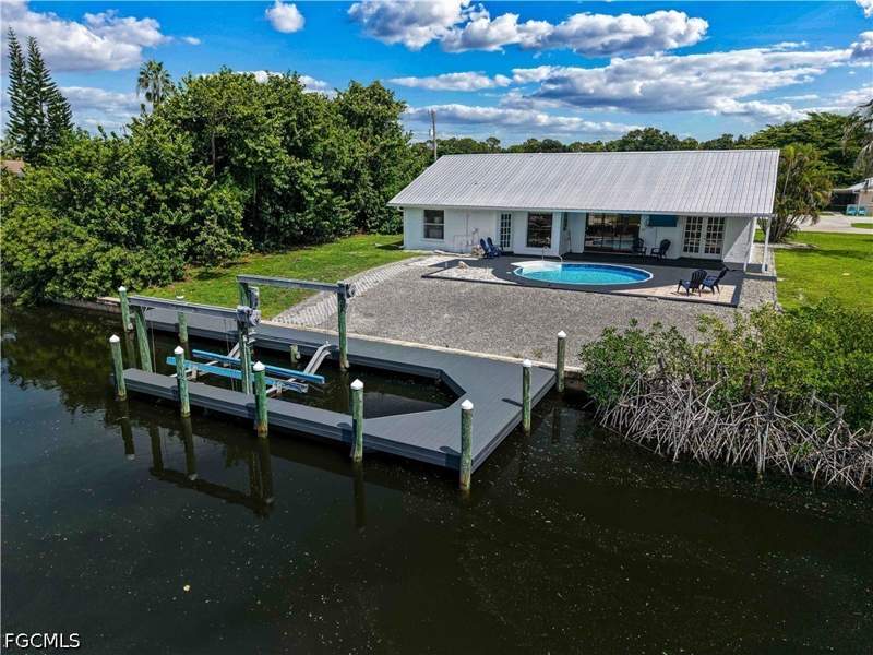 3 bedroom SingleFamilyResidence at 1106 SE 23rd Pl, Cape Coral, Cape Coral — photo 5
