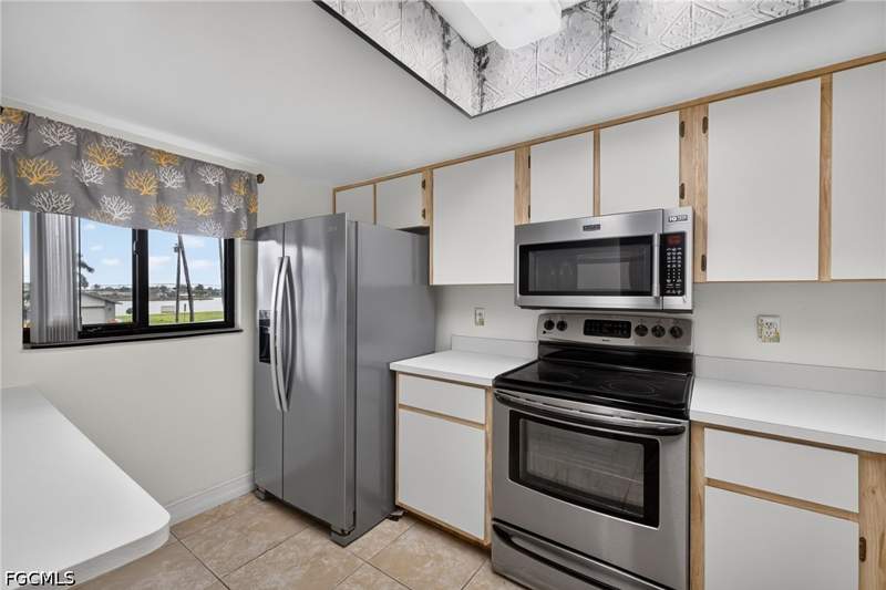2 bedroom Condominium at 423 Cape Coral Pkwy W 202, Cavendish Square Condo, Cape Coral — photo 3