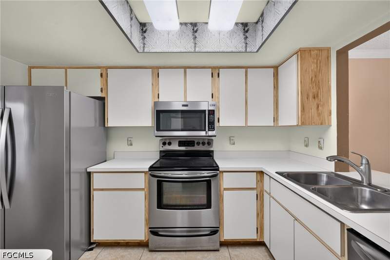 2 bedroom Condominium at 423 Cape Coral Pkwy W 202, Cavendish Square Condo, Cape Coral — photo 4