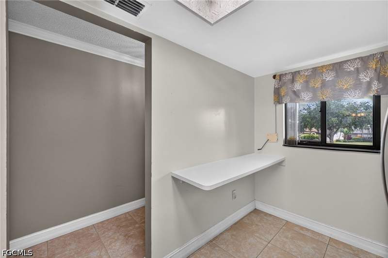 2 bedroom Condominium at 423 Cape Coral Pkwy W 202, Cavendish Square Condo, Cape Coral — photo 5