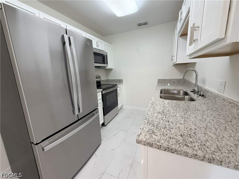 2 bedroom Condominium at 3225 E Riverside Dr 21B, River Garden Condominium, Fort Myers — photo 2