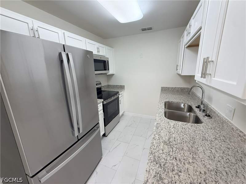 2 bedroom Condominium at 3225 E Riverside Dr 21B, River Garden Condominium, Fort Myers — photo 3