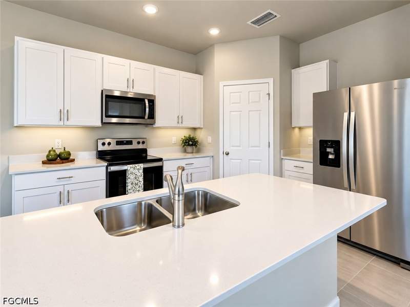 3 bedroom SingleFamilyResidence at 710 Treehouse Ln, Belle Arbor, Labelle — photo 5