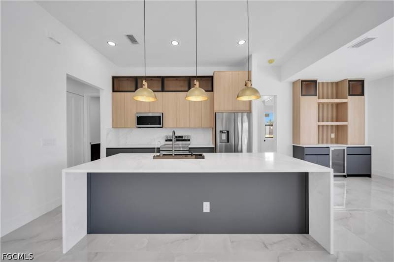 4 bedroom SingleFamilyResidence at 928 NE 1st Pl, Cape Coral, Cape Coral — photo 5
