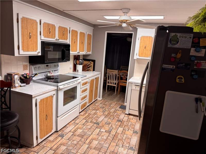 2 bedroom ManufacturedHome at 264 Shoreland Dr, Orange Harbor Mobile Home Park, Fort Myers — photo 4