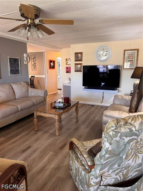 264 Shoreland Dr, Fort Myers FL - photo 9 of 21