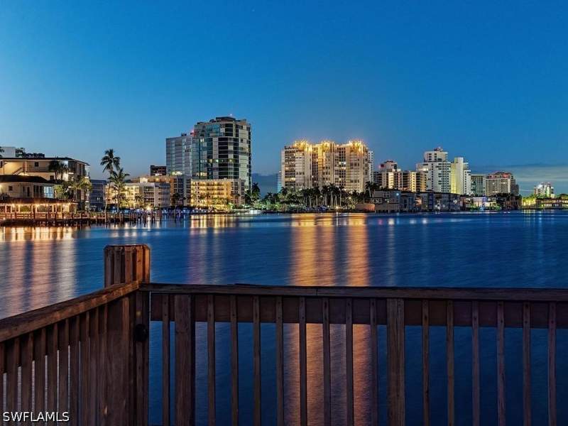 4 bedroom SingleFamilyResidence at 303 Cuddy Ct, Moorings, Naples — photo 5