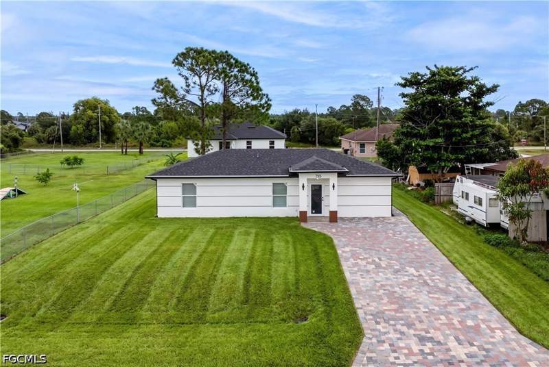 3 bedroom SingleFamilyResidence at 755 Fleming Ave S, Lehigh Acres, Lehigh Acres — photo 3