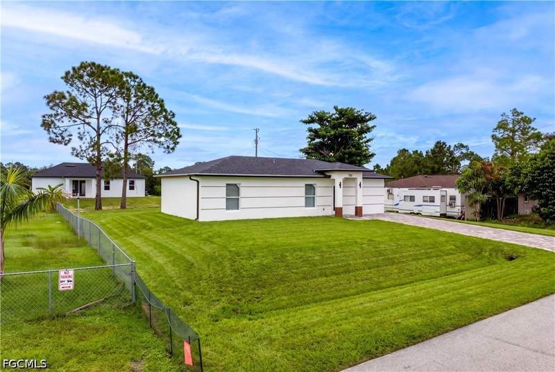 3 bedroom SingleFamilyResidence at 755 Fleming Ave S, Lehigh Acres, Lehigh Acres — photo 4