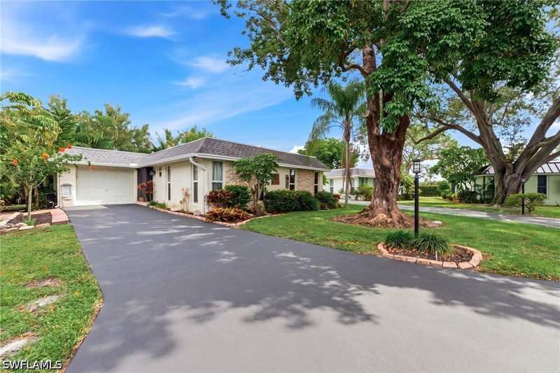 3 bedroom Detached at 220 Lanchester Ct 32, Royal Arms Villas, Naples — photo 1