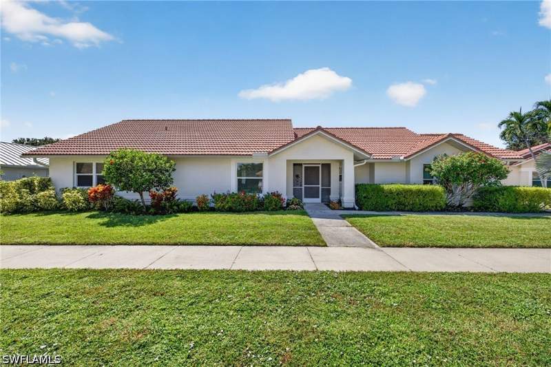3 bedroom SingleFamilyResidence at 11055 Longshore Way W, Longshore Lake, Naples — photo 2