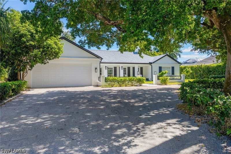 3 bedroom SingleFamilyResidence at 2728 Crayton Rd, Moorings, Naples — photo 1