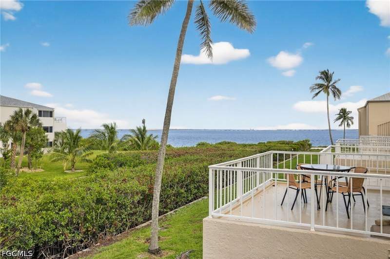 3 bedroom Condominium at 200 Periwinkle Way 232, Lighthouse Point Condo, Sanibel — photo 2
