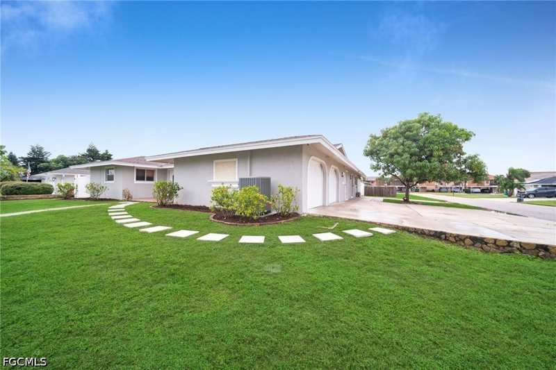 4 bedroom SingleFamilyResidence at 3702 SE 12th Pl, Cape Coral, Cape Coral — photo 1