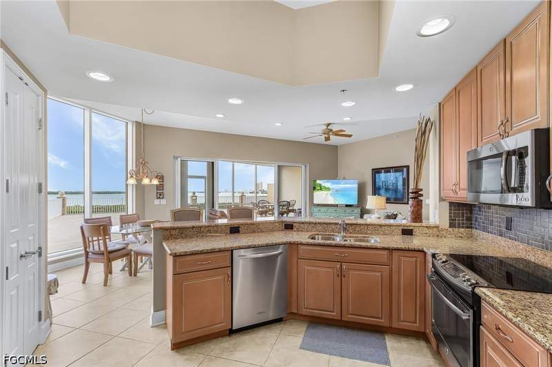 3 bedroom Condominium at 4137 Bay Beach Ln 522, Waterside At Bay Beach, Fort Myers Beach — photo 5