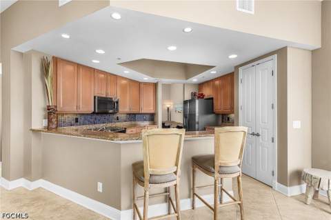 4137 Bay Beach Ln 522, Fort Myers Beach FL - photo 7 of 41