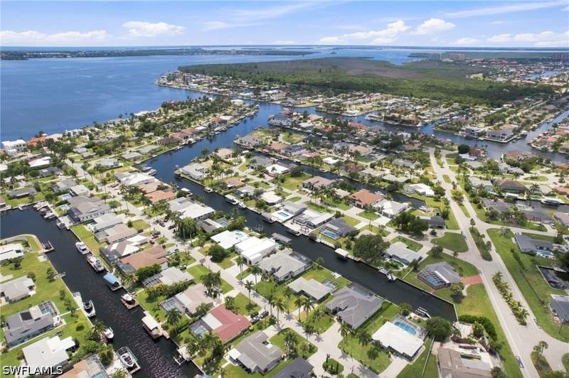 4 bedroom SingleFamilyResidence at 5322 Bayshore Ave, Cape Coral, Cape Coral — photo 5
