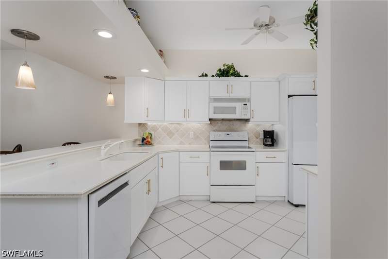 2 bedroom Condominium at 6700 Beach Resort Dr 5, Falling Waters Beach Resort, Naples — photo 3