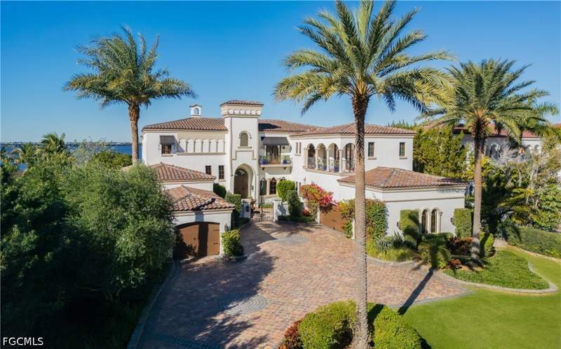 5 bedroom SingleFamilyResidence at 3836 Harold Ave, Fort Myers, Fort Myers — photo 2