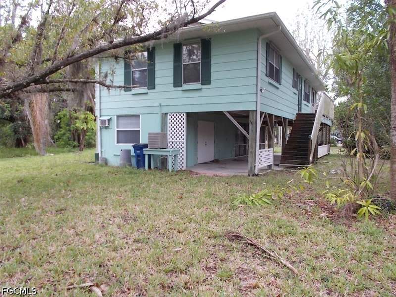 2 bedroom SingleFamilyResidence at 7076 Maida Ln, Fort Myers, Fort Myers — photo 3