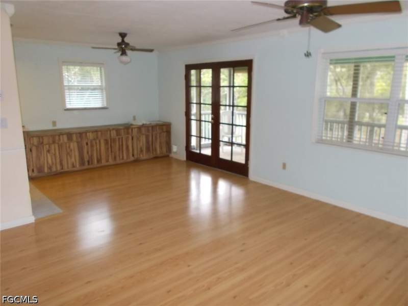 2 bedroom SingleFamilyResidence at 7076 Maida Ln, Fort Myers, Fort Myers — photo 4