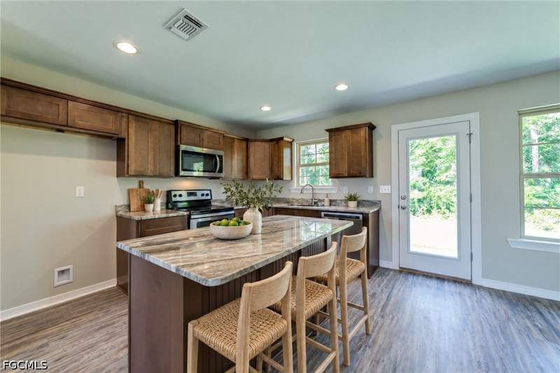 3 bedroom SingleFamilyResidence at 6123 Hendley Ct, Fort Myers, Fort Myers — photo 5