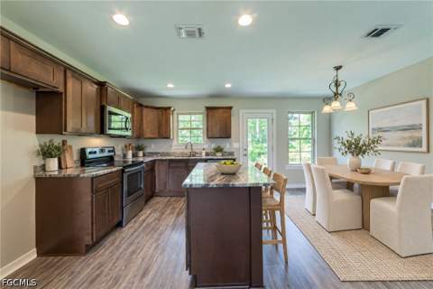 6123 Hendley Ct, Fort Myers FL - photo 6 of 19