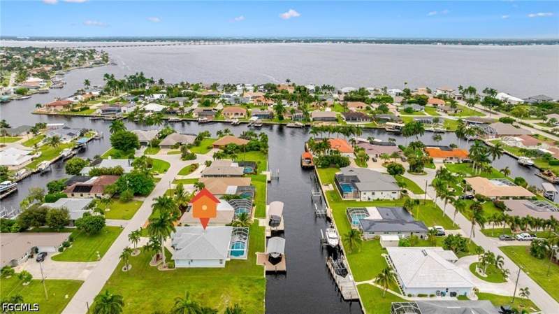 3 bedroom SingleFamilyResidence at 2026 SE 29th St, Cape Coral, Cape Coral — photo 2
