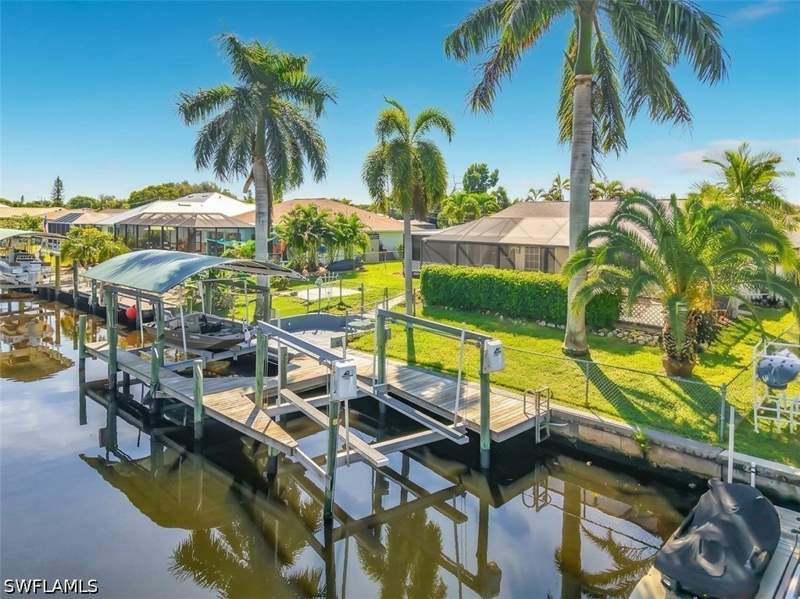 3 bedroom SingleFamilyResidence at 1909 SE 16th St, Cape Coral, Cape Coral — photo 3