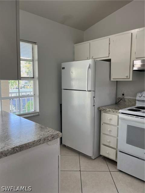 1708 Kings Lake Blvd 204, Naples FL - photo 7 of 34