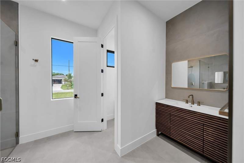 4 bedroom SingleFamilyResidence at 1505 NW 24th Ter, Cape Coral, Cape Coral — photo 4