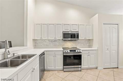 5253 Whitten Dr, Naples FL - photo 10 of 37