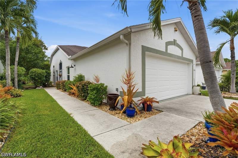 2 bedroom Attached at 5253 Whitten Dr, Villas Of Whittenberg, Naples — photo 5