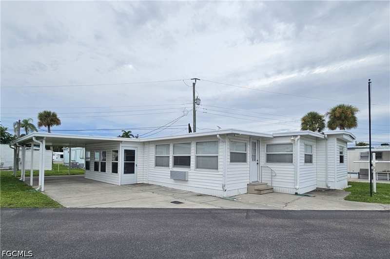 2 bedroom ManufacturedHome at 5558 Palm Beach Blvd 69, Sun-N-Fun Mobile Home Village, Fort Myers — photo 1