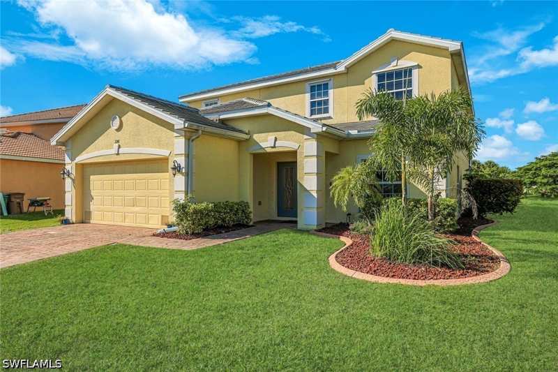 5 bedroom SingleFamilyResidence at 2201 Cape Heather Cir, Heatherwood Lakes, Cape Coral — photo 1