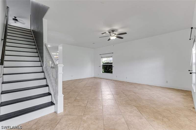 5 bedroom SingleFamilyResidence at 2201 Cape Heather Cir, Heatherwood Lakes, Cape Coral — photo 3