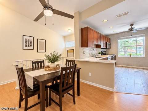 517 Windsor Sq 201, Naples FL - photo 10 of 24