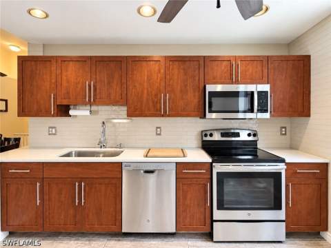 517 Windsor Sq 201, Naples FL - photo 8 of 24
