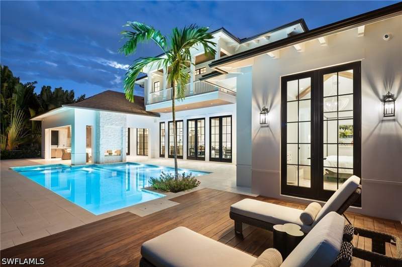5 bedroom SingleFamilyResidence at 501 7th Ave N, Olde Naples, Naples — photo 4