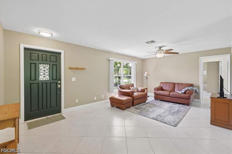 2 bedroom SingleFamilyResidence at 1403 SE 27th St, Cape Coral, Cape Coral — photo 2