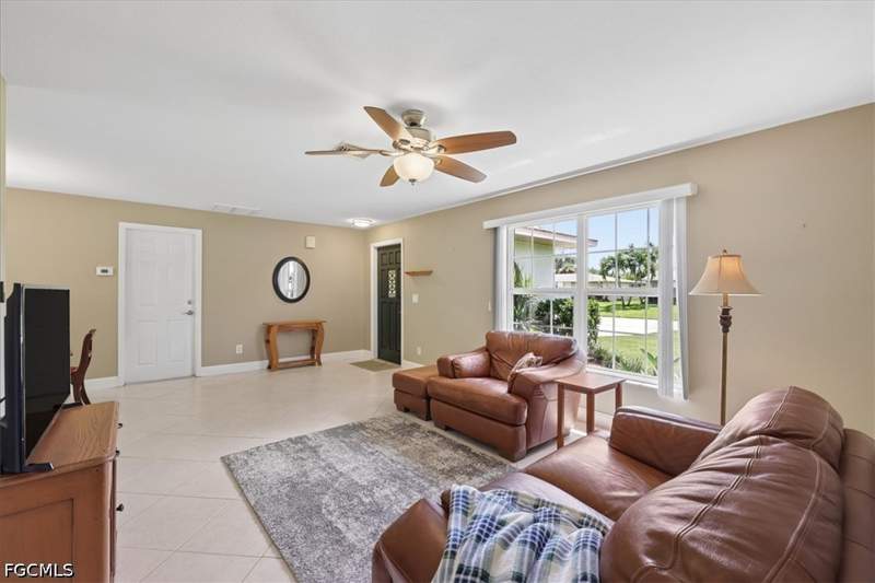 2 bedroom SingleFamilyResidence at 1403 SE 27th St, Cape Coral, Cape Coral — photo 3