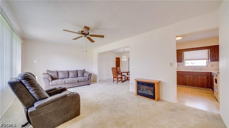2 bedroom SingleFamilyResidence at 401 Parkside St, Willow Lake, Lehigh Acres — photo 3