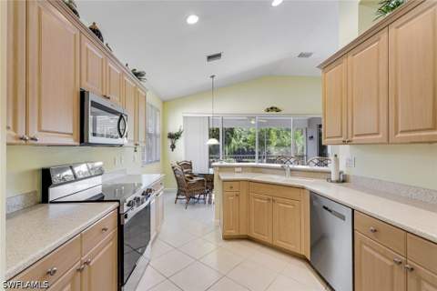 6858 Ascot Dr 201, Naples FL - photo 7 of 32