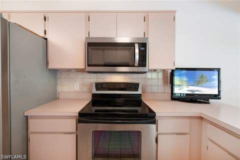 19112 Pine Run Ln, Fort Myers FL - photo 11 of 41