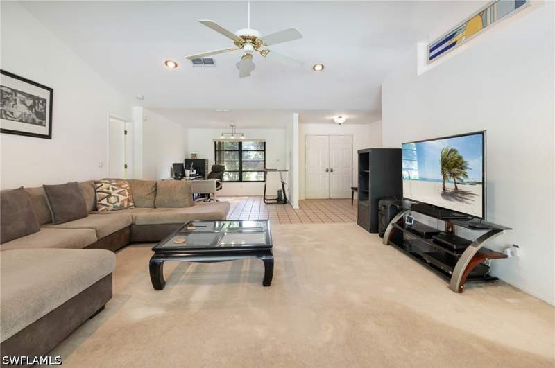 3 bedroom SingleFamilyResidence at 19112 Pine Run Ln, Pine Run, Fort Myers — photo 2
